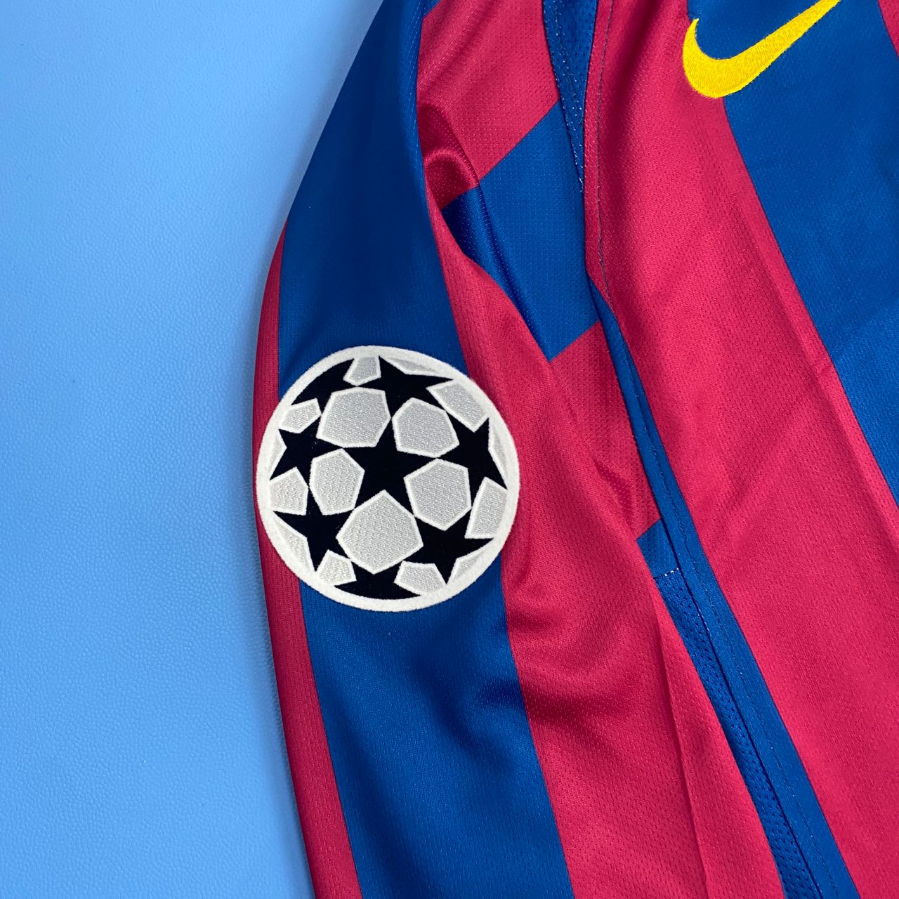 Barcelona 2005/06 UCL Final Home of Champions - Ronaldinho #10 Mens Jersey